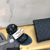 Front view of Louis Vuitton luxury piece style No.056
