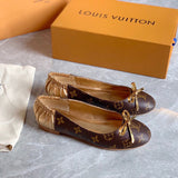 Back view of Louis Vuitton luxury piece style No.053