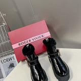 Front view of Roger Vivier luxury piece style No.077
