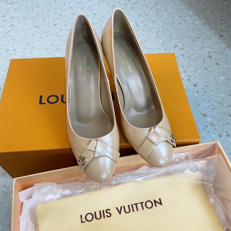 Front view of Louis Vuitton luxury piece style No.167