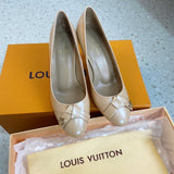 Front view of Louis Vuitton luxury piece style No.167