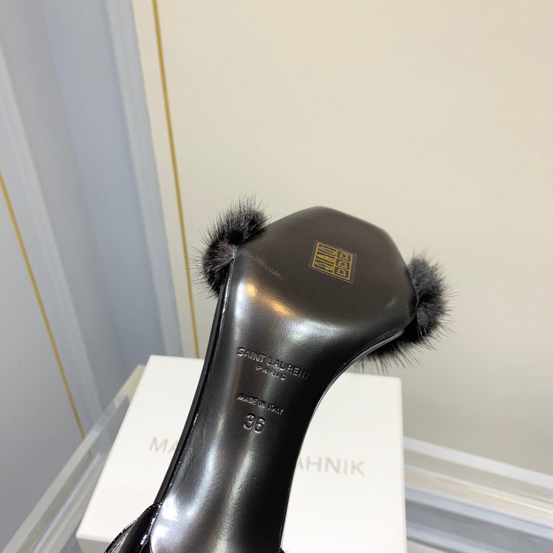 Styling view of Saint Laurent luxury piece style No.121