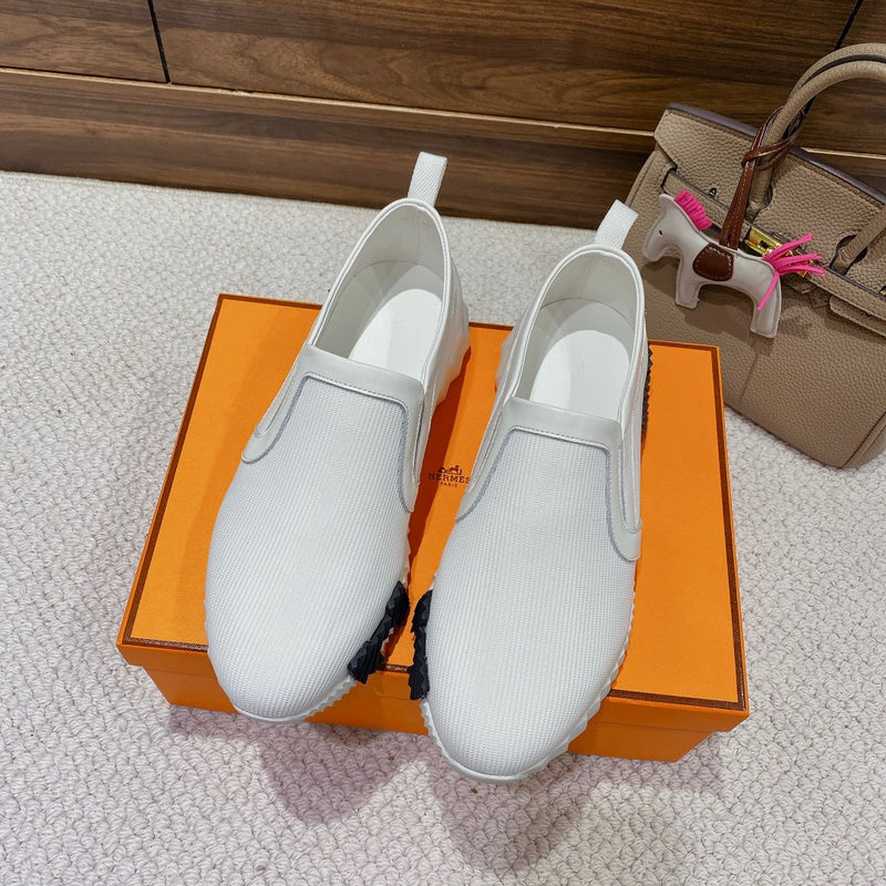Hermès Tan Slingback Heels - Front View