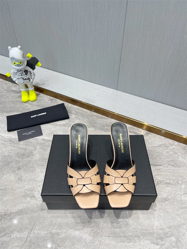Full silhouette view of Saint Laurent luxury piece style No.070
