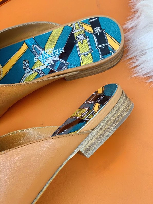 Hermès Black Loafer Flats - Toe Detail View