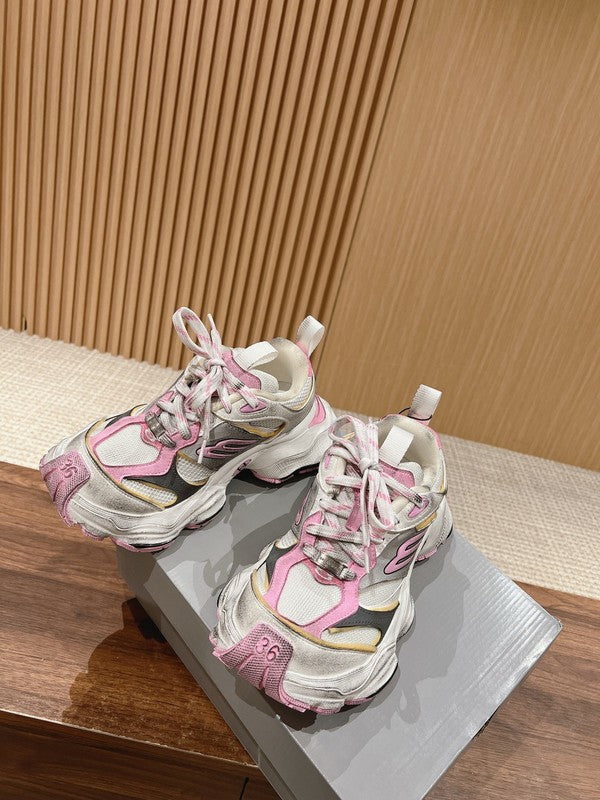 Balenciaga shoes Style 041 - close-up of statement logo accent