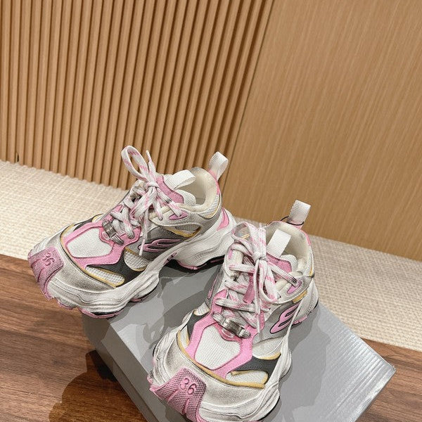 Balenciaga shoes Style 041 - close-up of statement logo accent
