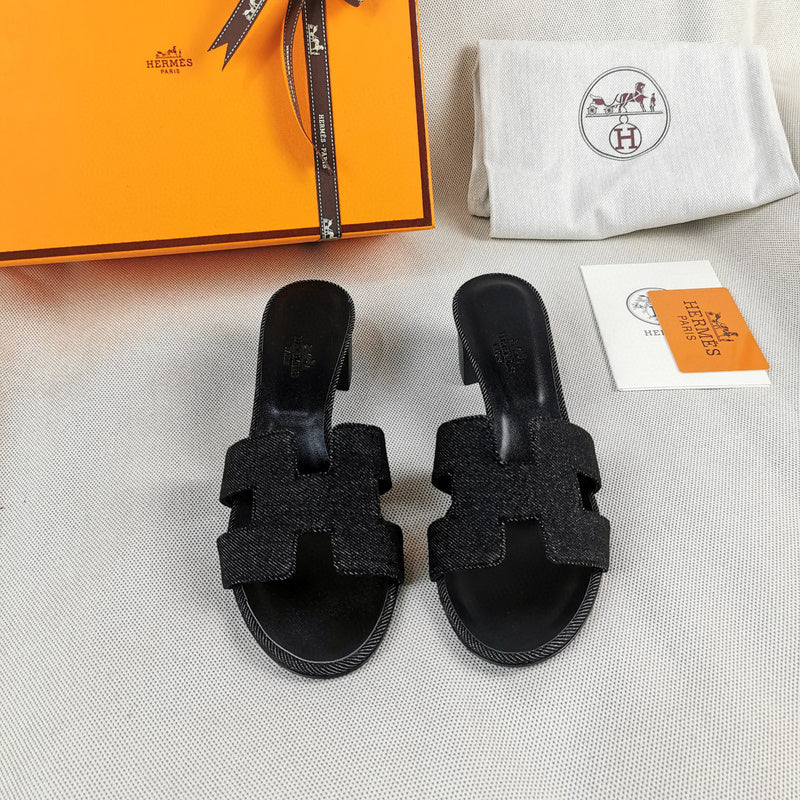 Hermes sandals Style 021 - texture and material detail