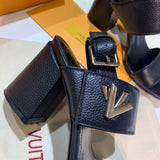 Side profile view of Louis Vuitton luxury piece style No.050
