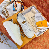 Three-quarter angle view of Louis Vuitton luxury piece style No.043