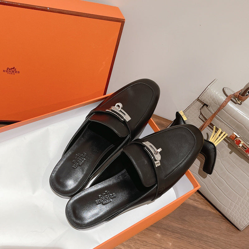 Hermès Beige Slingback Heels - Front View