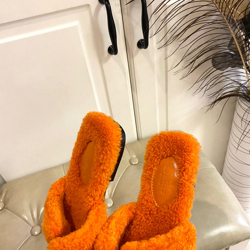 Hermès Camel Slide Sandals - Heel Detail View