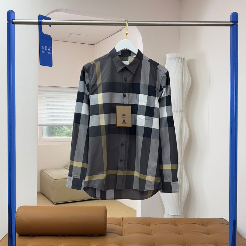 Front view of Burberry luxury piece style No.075
