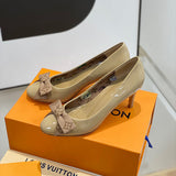 Louis Vuitton shoes Style 303 - texture and material detail