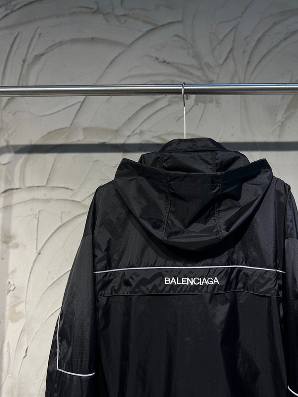 Styling view of Balenciaga luxury piece style No.096