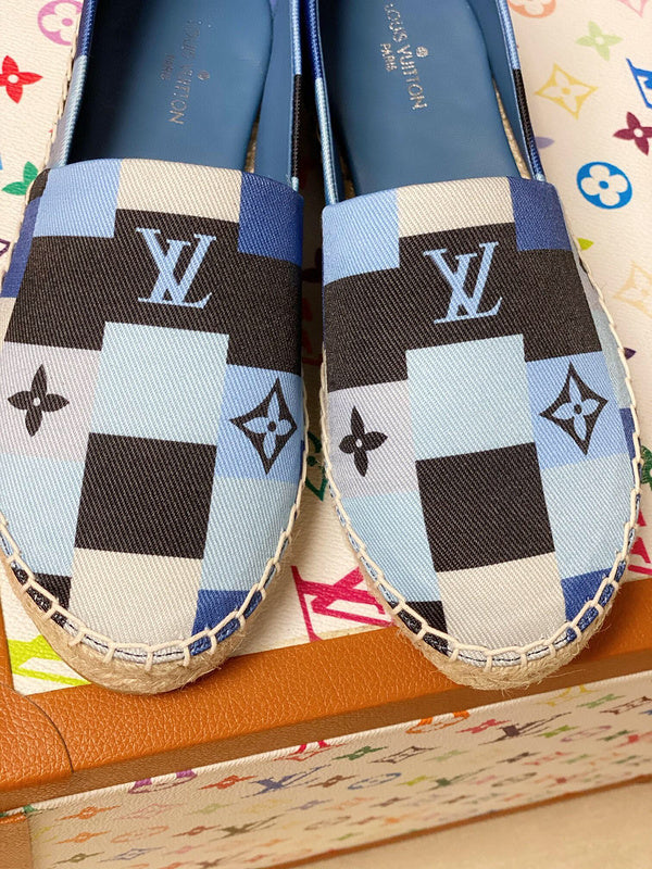 Full silhouette view of Louis Vuitton luxury piece style No.110