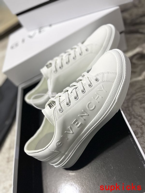 Givenchy shoes Style 024 - sole and craftsmanship detail