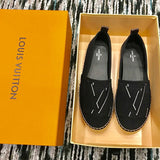Front view of Louis Vuitton luxury piece style No.023