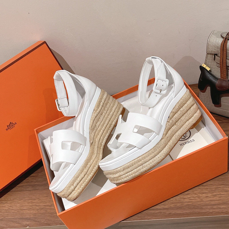 Hermes shoes Style 297 - true-to-life color detail