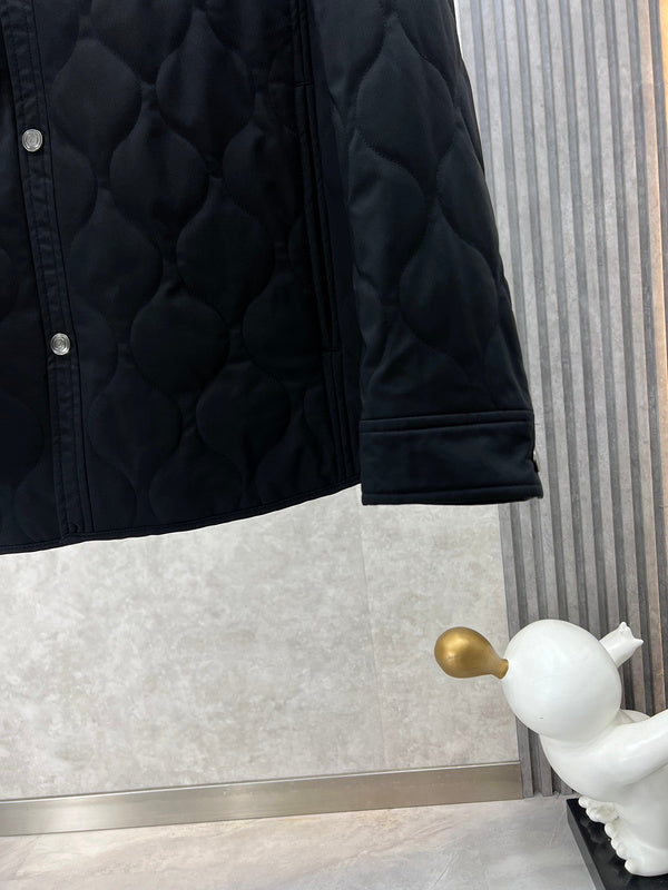 Texture and finish detail of Burberry luxury piece style No.369