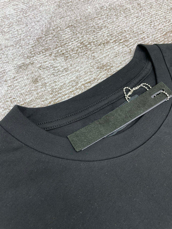 Full silhouette view of Amiri luxury piece style No.067