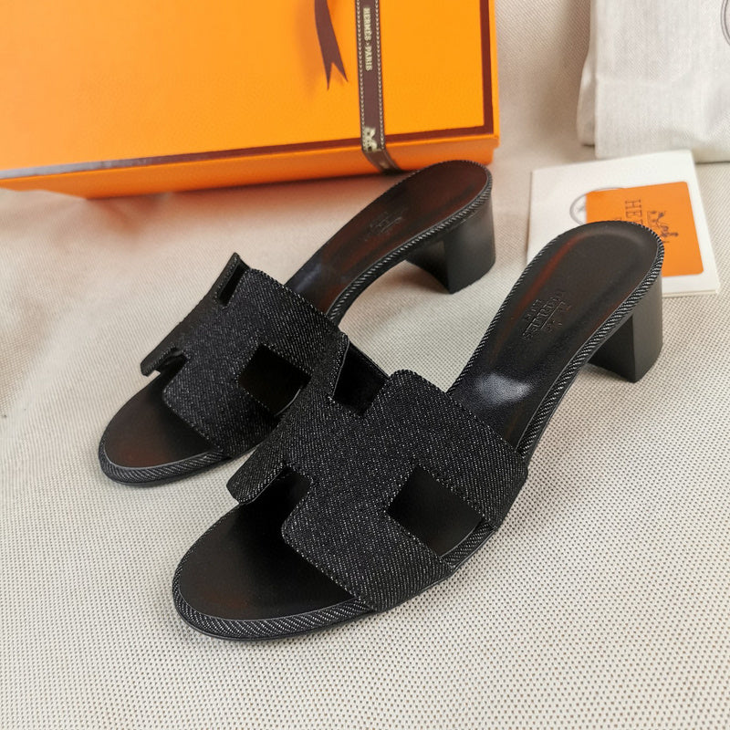 Hermès Beige Gladiator Sandals - Heel Detail View