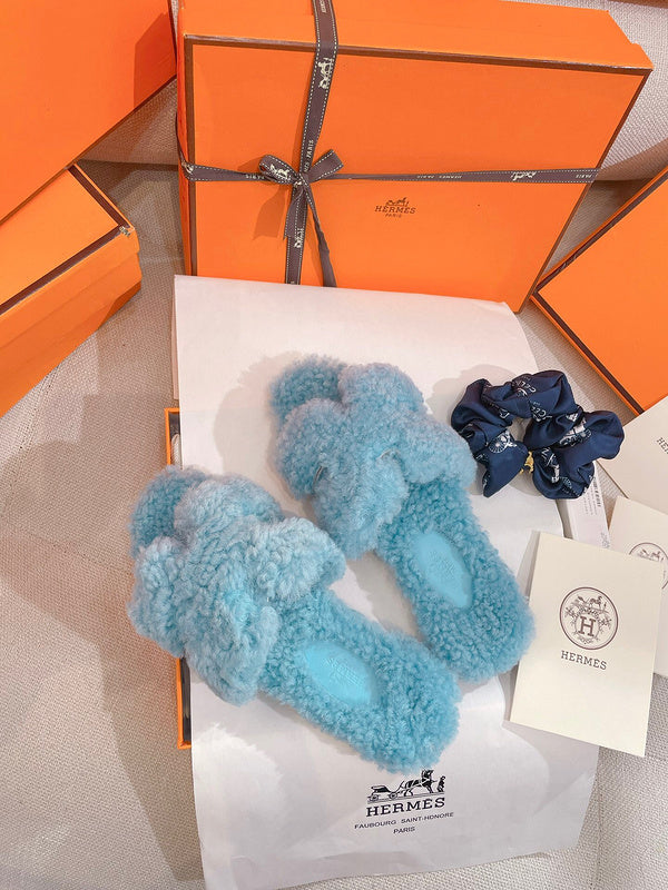 Hermes shoes Style 289 - full pair display (alternate angle)