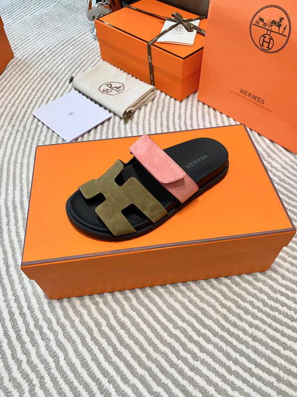 Hermès White Block Heel Sandals - Heel Detail View