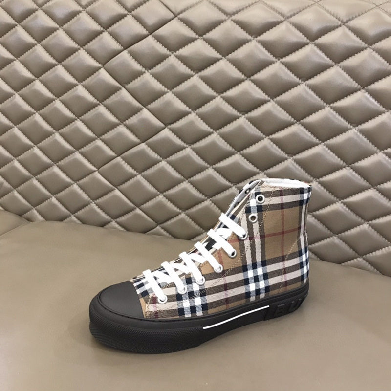 Burberry shoes Style 267 - back heel detail