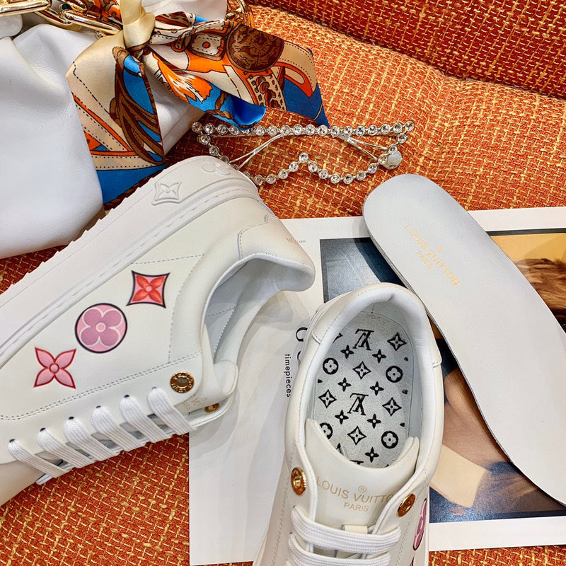 Side profile view of Louis Vuitton luxury piece style No.047