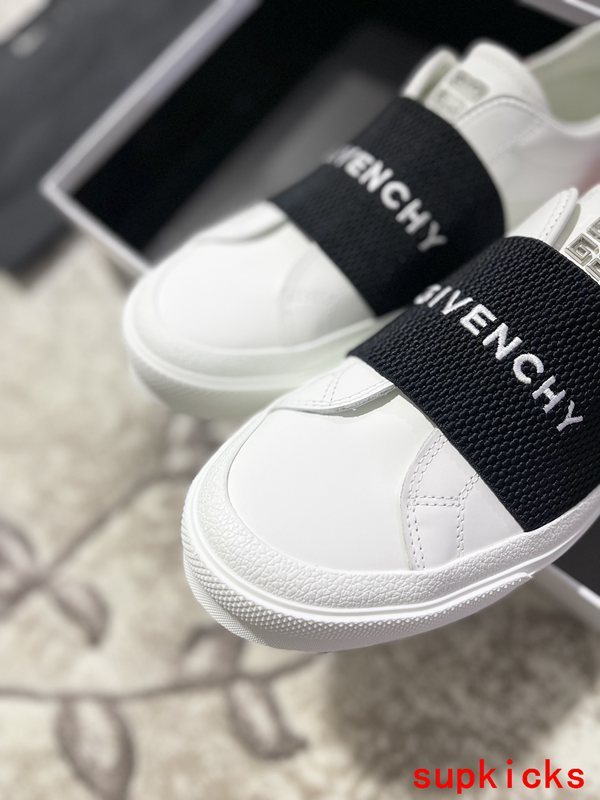 Givenchy shoes Style 032 - packaging and accessories