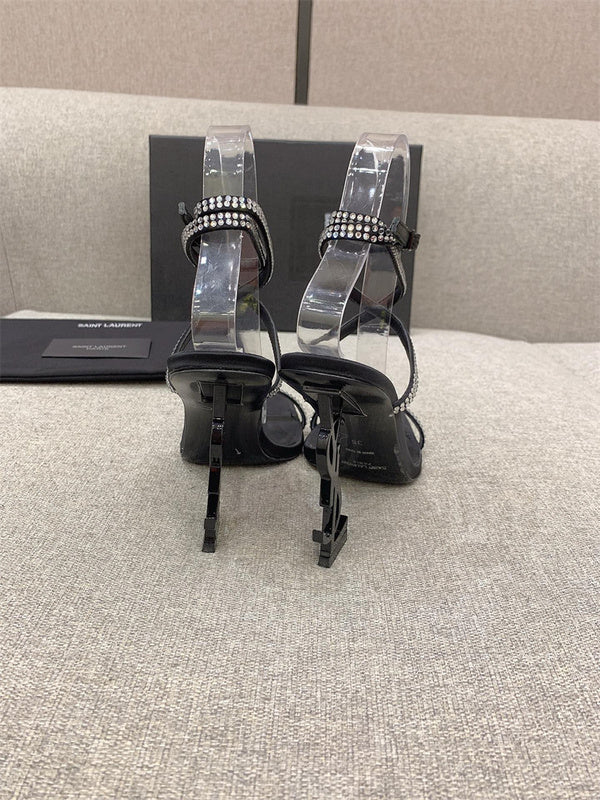 Front view of Saint Laurent luxury piece style No.077