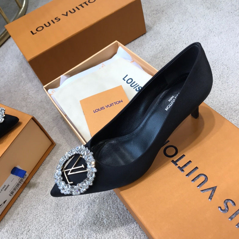 Styling view of Louis Vuitton luxury piece style No.081