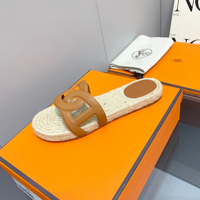 Hermès White Ankle Strap Sandals - Heel Detail View