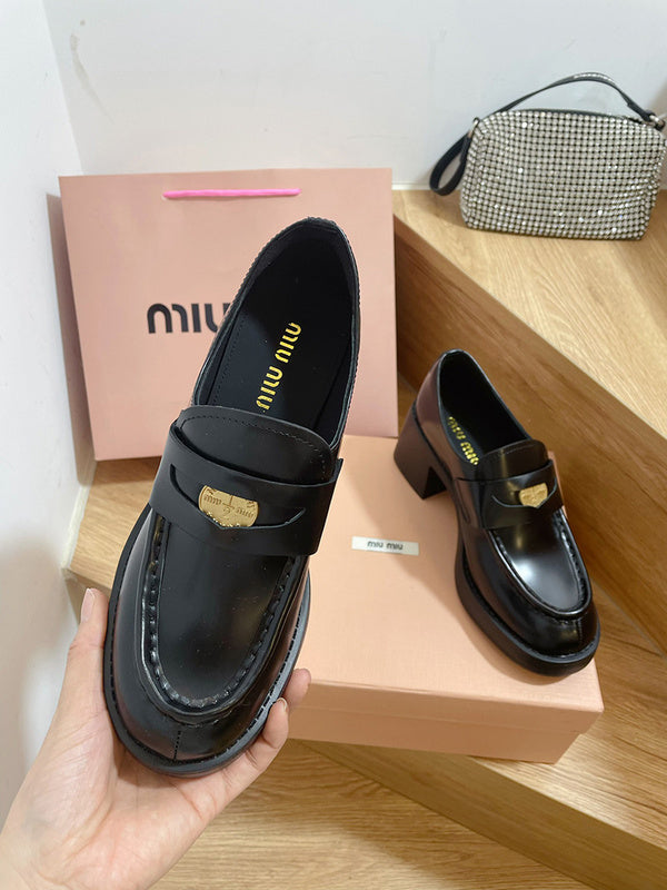 Full silhouette view of Miu Miu luxury piece style No.111