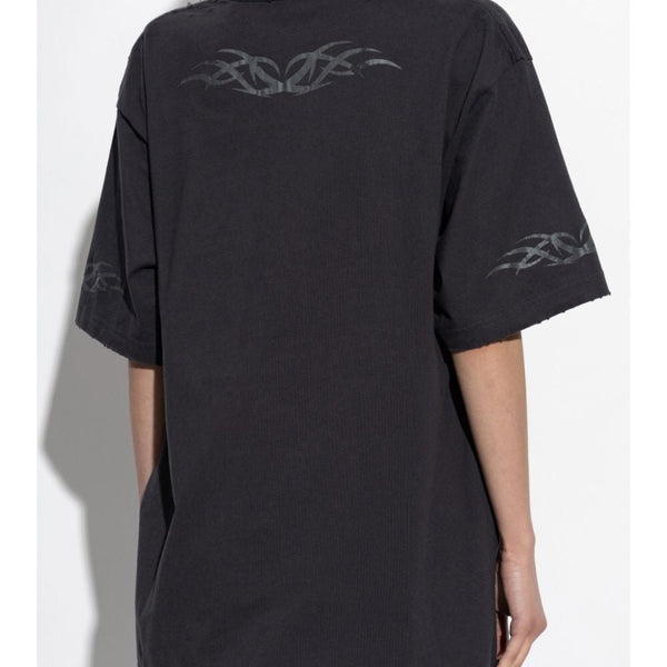 Close-up of Balenciaga t-shirts & tops hardware and fine stitching