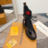 Front view of Louis Vuitton luxury piece style No.170