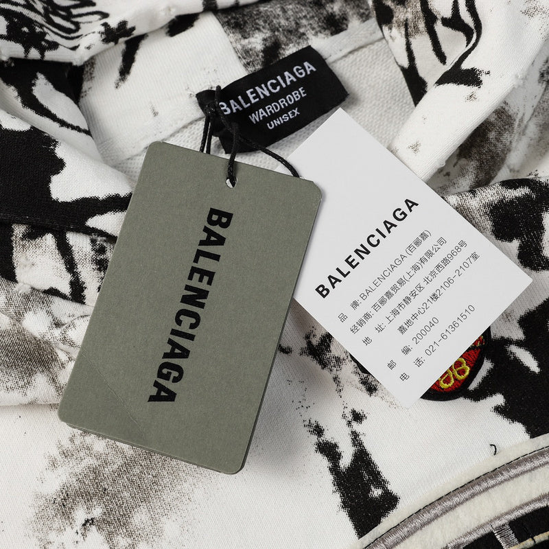 Styling view of Balenciaga luxury piece style No.084