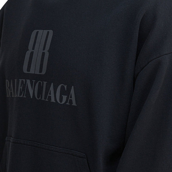 Close-up of Balenciaga jerseys & knitwear hardware and fine stitching