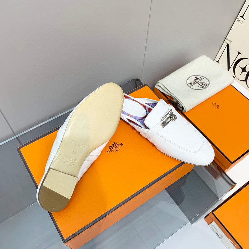 Hermès White Slide Sandals - Toe Detail View
