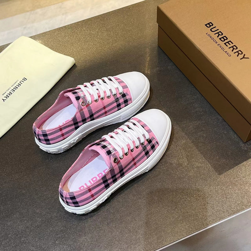 Burberry shoes Style 054 - logo and branding close-up