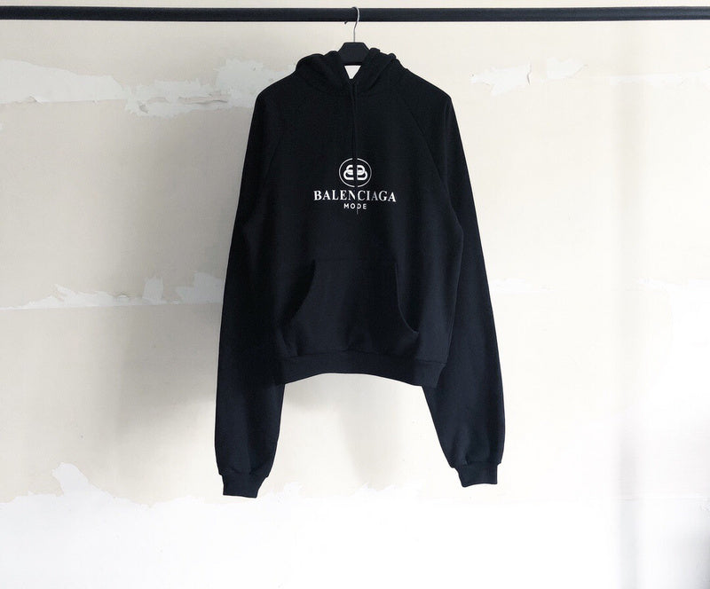 Side profile view of Balenciaga luxury piece style No.301