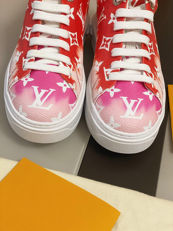 Full silhouette view of Louis Vuitton luxury piece style No.119
