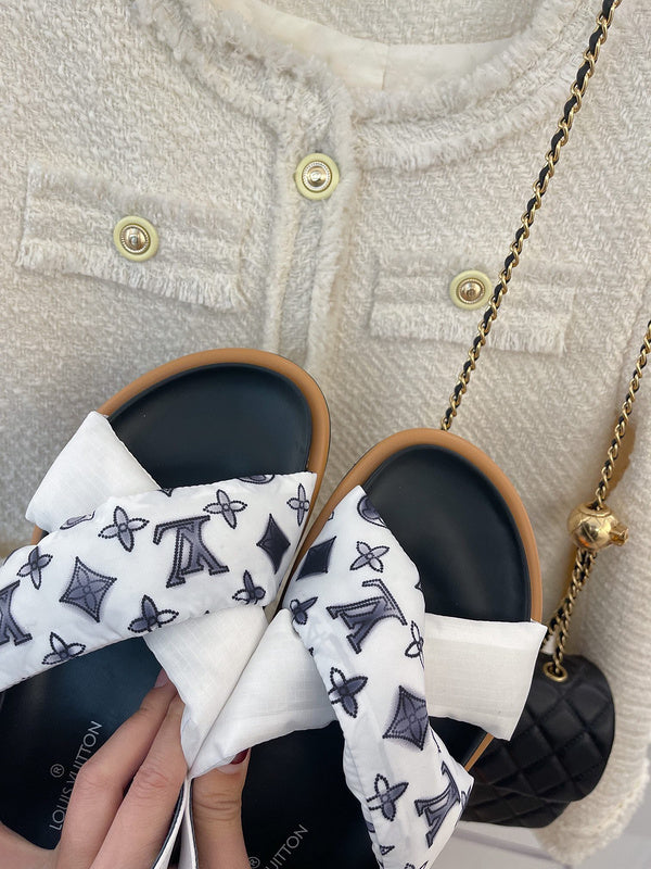 Louis Vuitton Beige Block Heel Pumps - Toe Detail View