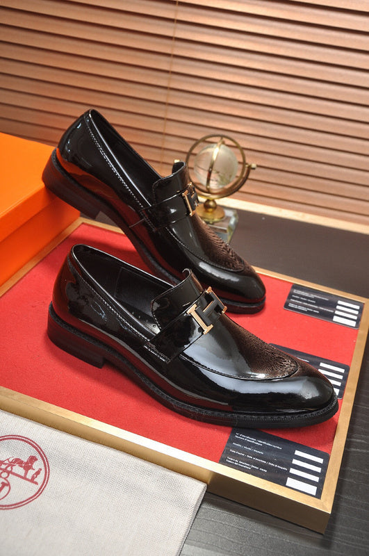 Hermès Camel Low-Top Sneakers - Heel Detail View