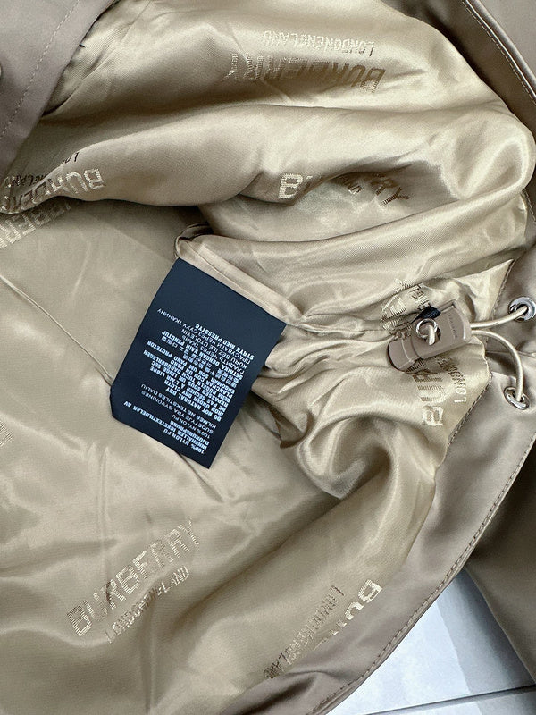 Texture and finish detail of Burberry luxury piece style No.489