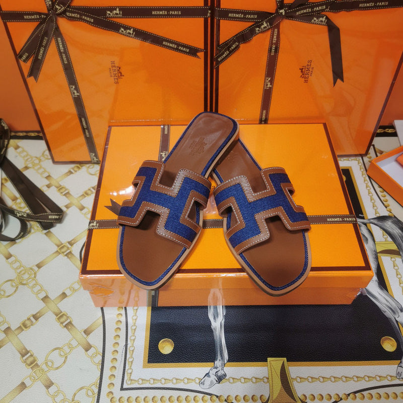 Hermès Beige Slide Sandals - Detail Shot of Craftsmanship