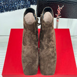 Front view of Roger Vivier luxury piece style No.074