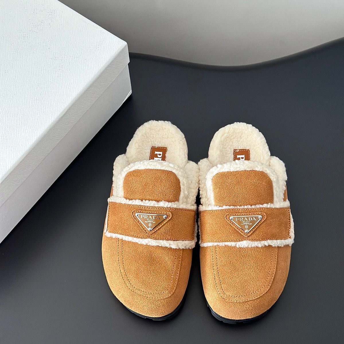 Accessories- Pd Shearling Slippers Luxury Designer Fashion Accessory