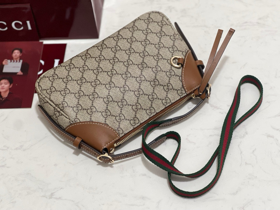 Gucci Bags- Gucci Emblem Small Shoulder Bag Premium Designer Shoulder Bag